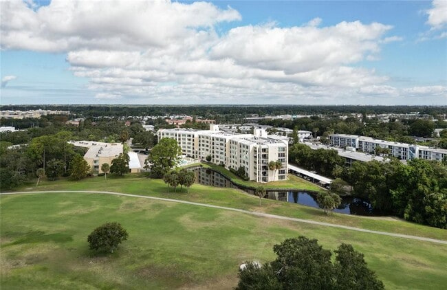 Foto del edificio - 225 Country Club Dr