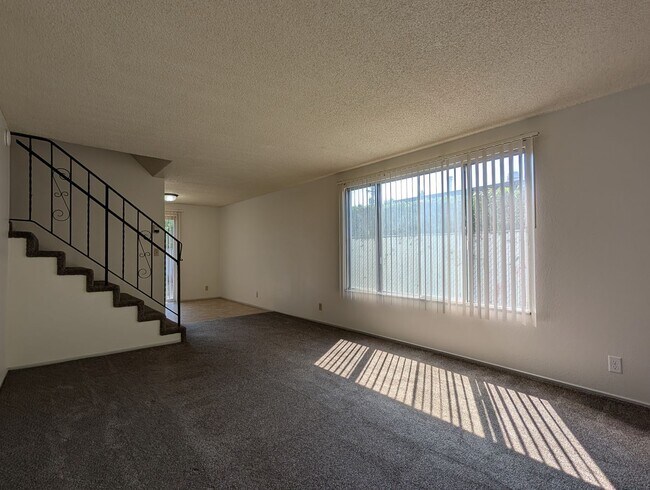 Foto del edificio - Great 2 bed/1.5 bath townhome in Springfield