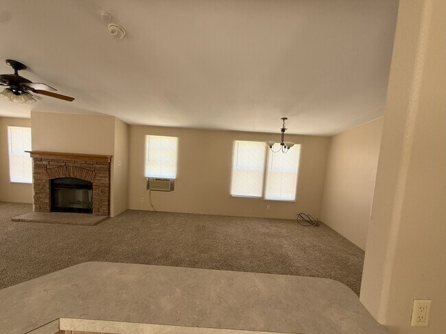 Foto del edificio - 1632 Sierra Vista Dr