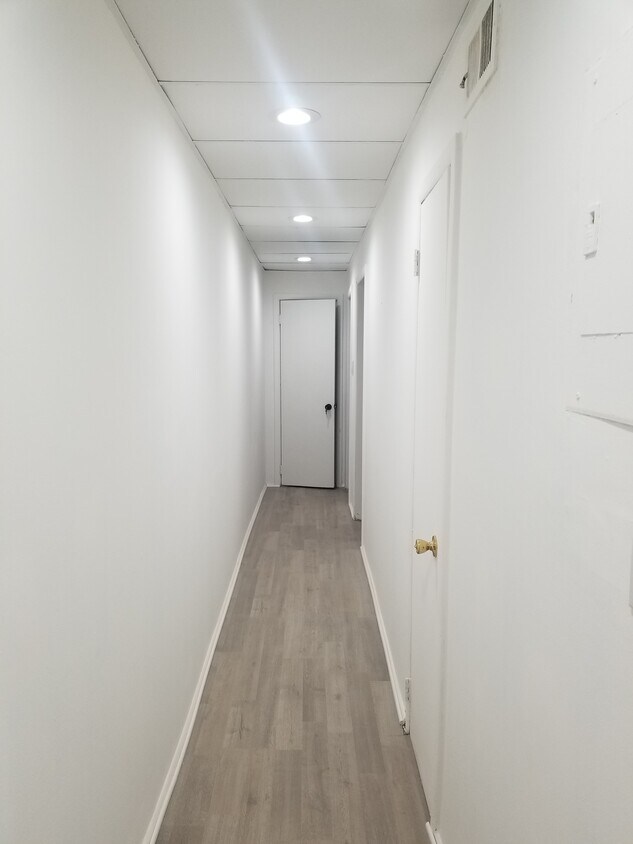 Foto principal - 76 Victory Blvd