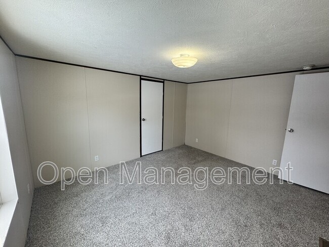 Building Photo - 301 Mantle Ave