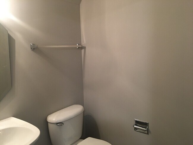 Building Photo - 1358 Longchamps Ct