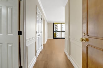 Building Photo - 400 Madison St