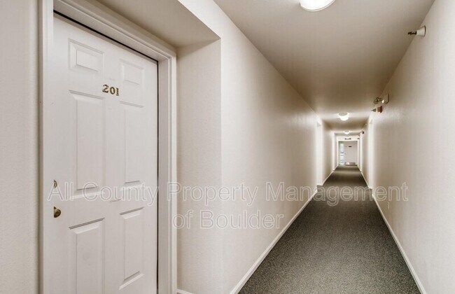 Foto del edificio - 1860 W Centennial Dr