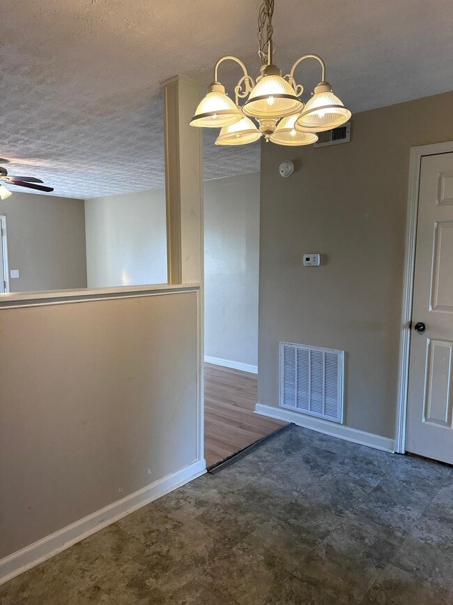 Building Photo - 409 Claymar Dr