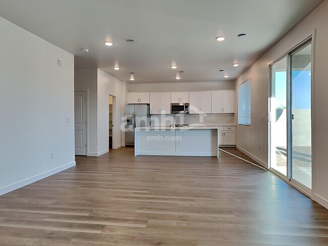 Foto del edificio - 9817 W Parkway Dr