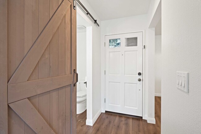 Foto del edificio - Gorgeous 2 Story Townhome in Valencia!