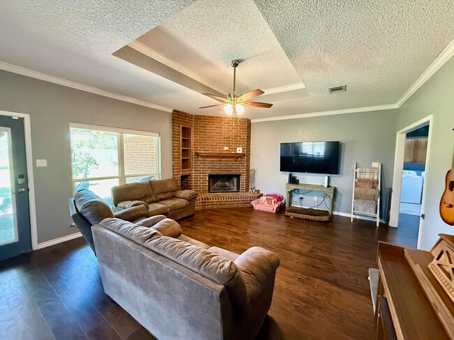 Building Photo - 232 Crescent Dr