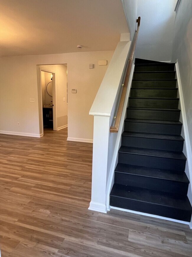 Building Photo - Refreshed 3 Bedroom End Unit Townhome near...