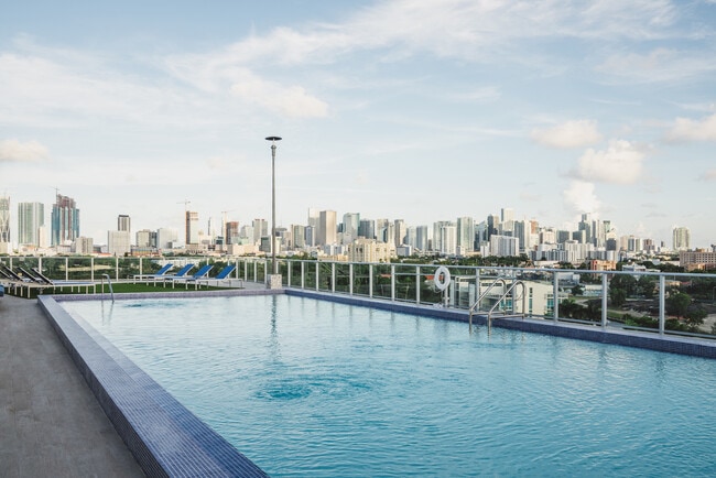 Foto del edificio - Riverhouse at 11th Apartments