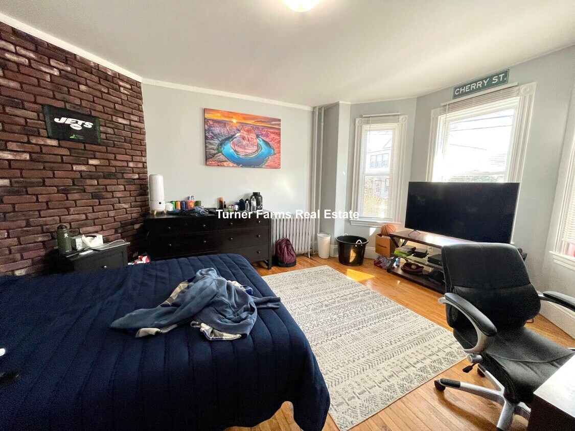Primary Photo - 38 Cherry St