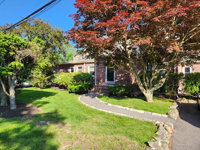 Building Photo - 34 Pond St