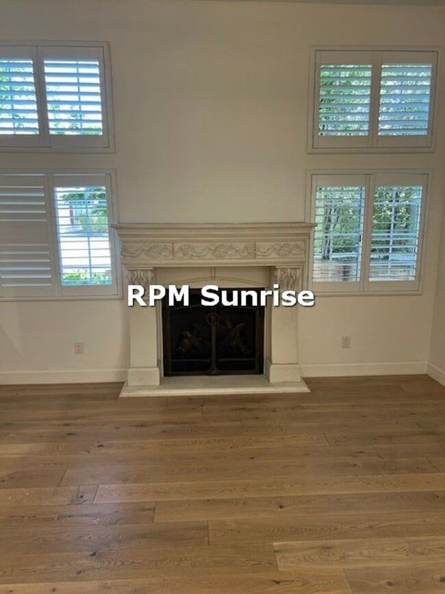 Building Photo - Beautifully Updated 3BR/3BA Townhome in Live Oak — Near Clayton