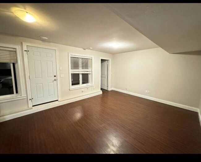 Photo du bâtiment - 5933-128A 128a St