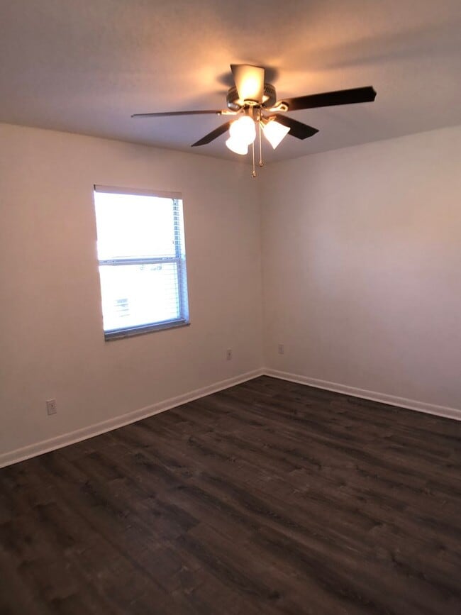 Building Photo - Countryside Cutie