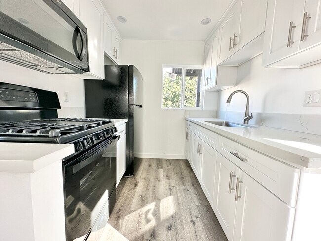 Foto del edificio - 1400 S Bronson Ave