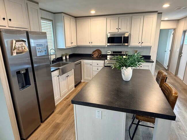 Foto del edificio - 10118 Falvey Lk Ln