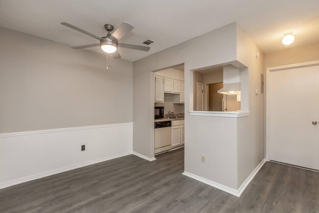 Building Photo - Solis at Gulf Breeze