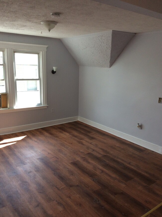 Building Photo - 320 Norton St