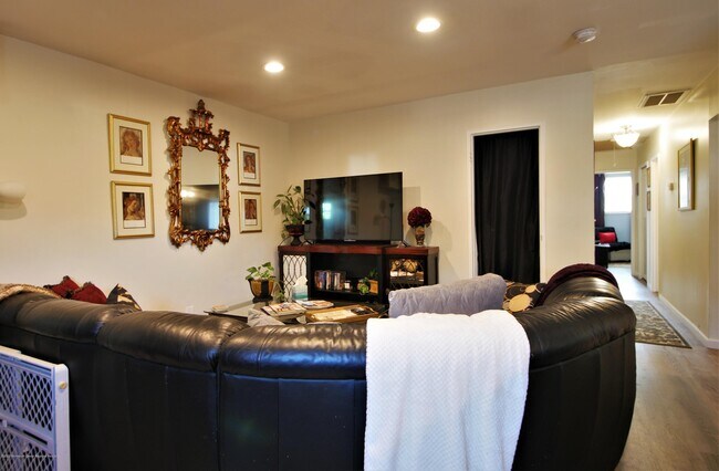 Foto del edificio - 111 Monmouth Ave