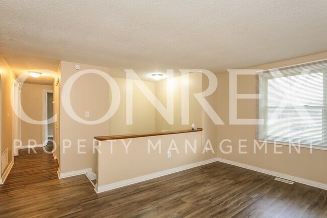Foto del edificio - Lovely Spacious Four Bedroom Now Available