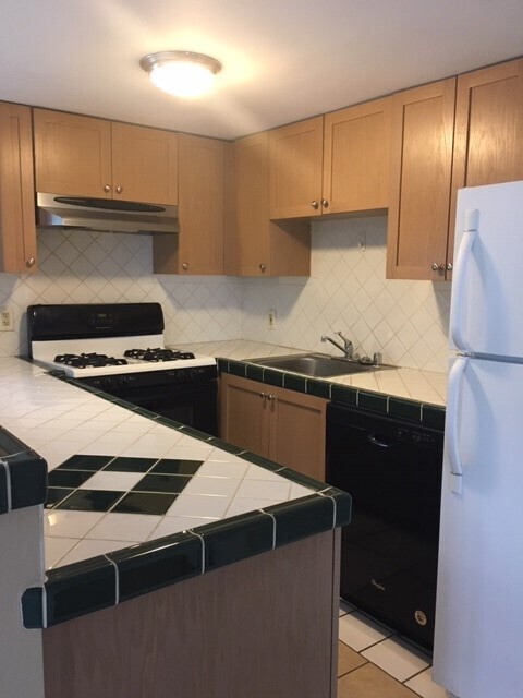 Kitchen - 4725 5th Ave NE