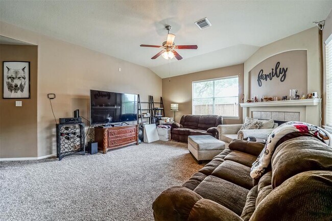 Foto del edificio - 387 Henderson Ln