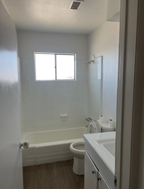 Foto del edificio - 2501 Bishop Dr