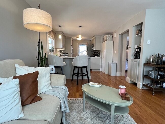 Building Photo - 12 Alpine St