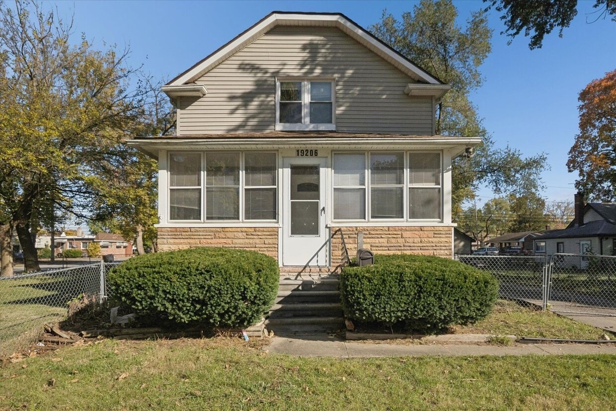 Foto principal - Redford - 3 Bedroom - $1,400/month