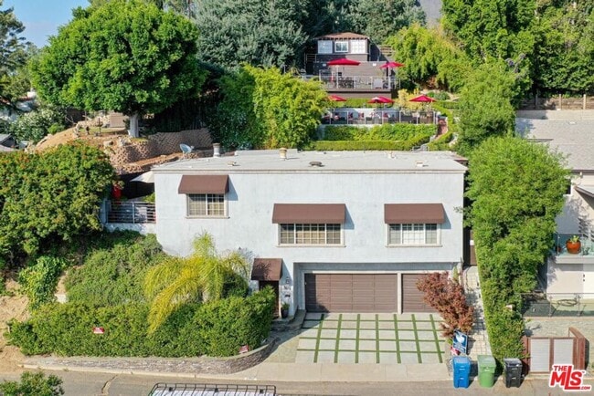 Building Photo - 3200 Primera Ave