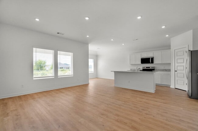 Building Photo - Brand-New 3 Bedroom Home in Prairie Grove! Move-in Ready!