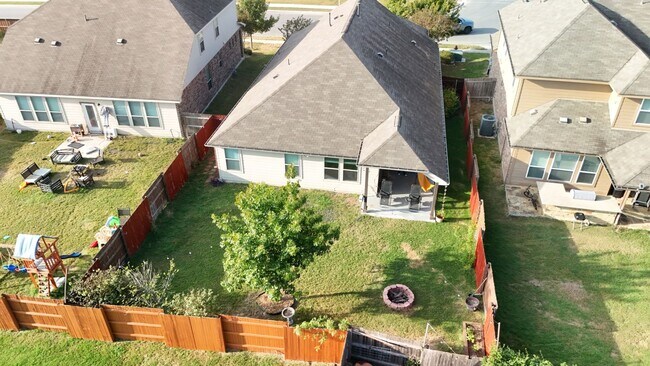 Building Photo - Charming 3-Bedroom Home with Luxurious Ame...