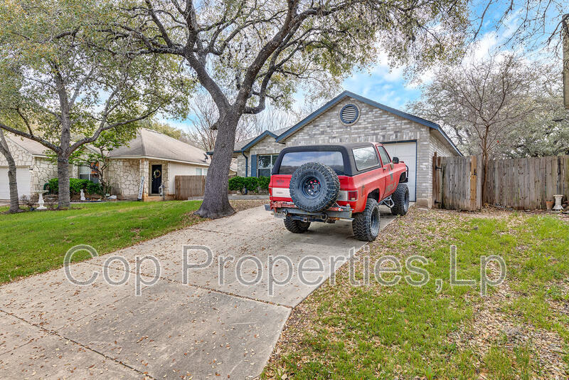 Foto principal - 6414 Maverick Oak Dr