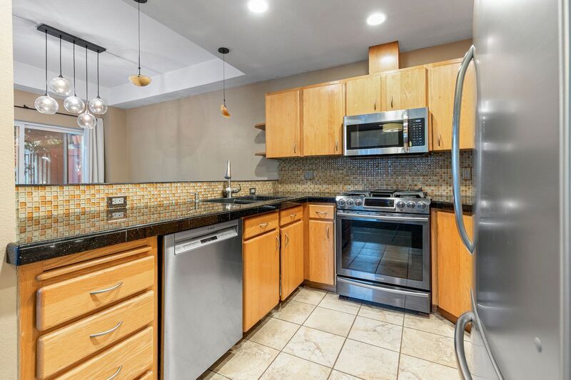 Primary Photo - 1043 SE 34th Ave
