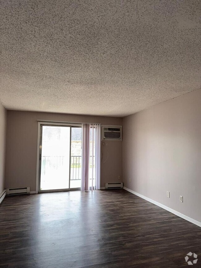 Building Photo - 1711 Seven Pines Rd
