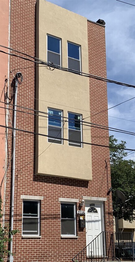 Primary Photo - 697 W Berks St