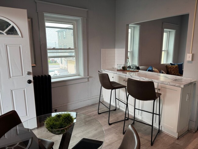 Foto del edificio - NOW LEASING! Renovated 1 bed, 1 bath avail...