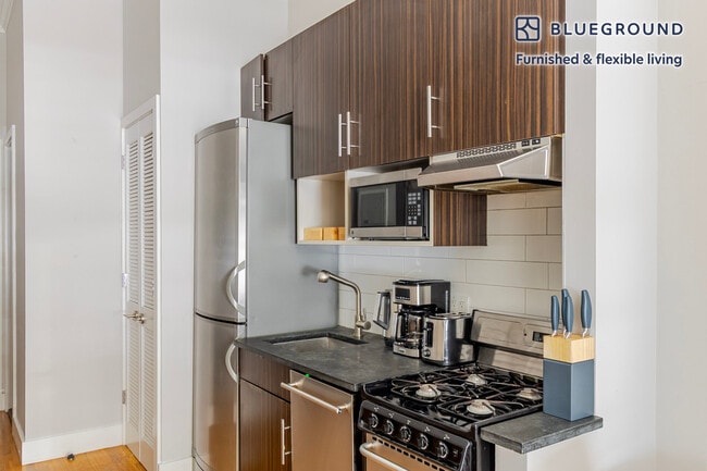 Foto del edificio - 515 W 47th St
