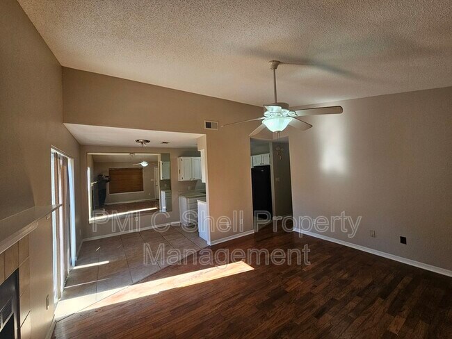 Foto del edificio - 4444 Bellview Ave
