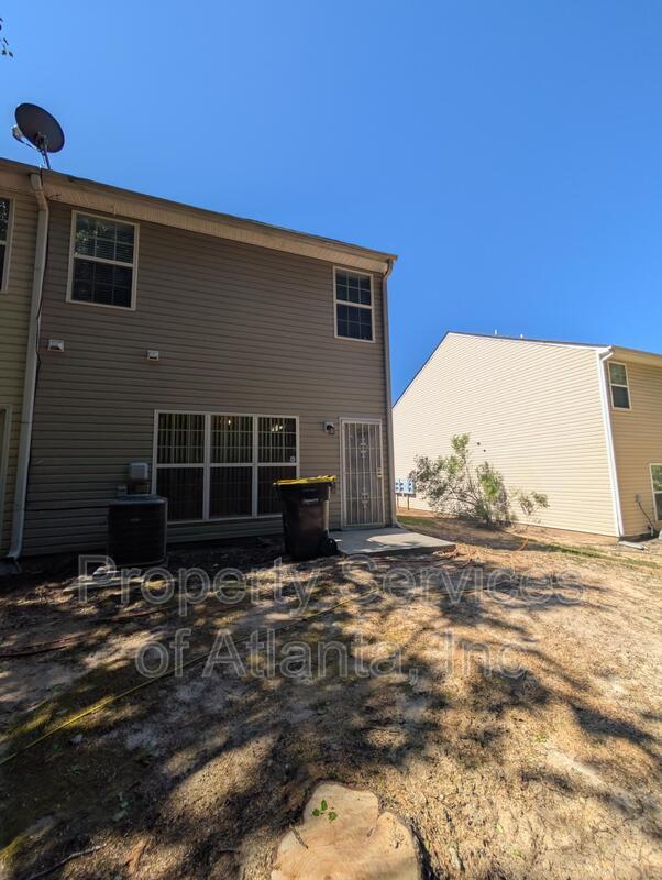 Building Photo - 5060 Lincoln Dr