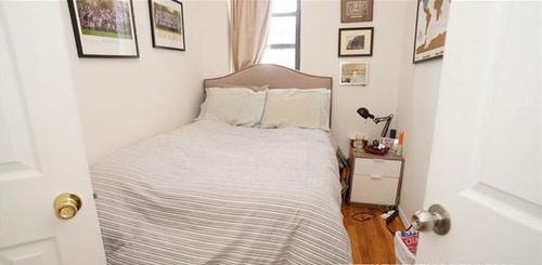 Foto del edificio - 317 W 24th St