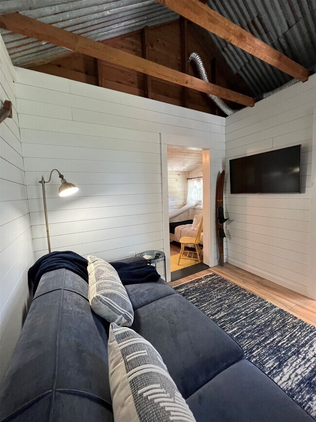 Building Photo - 19 Naomi St