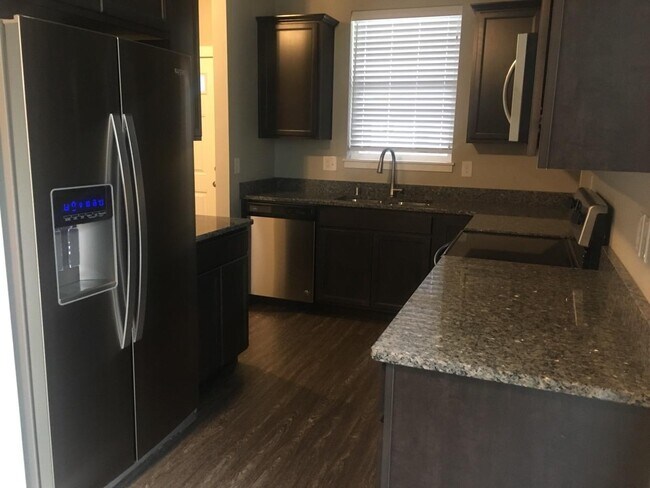 Foto del edificio - 717 E Street