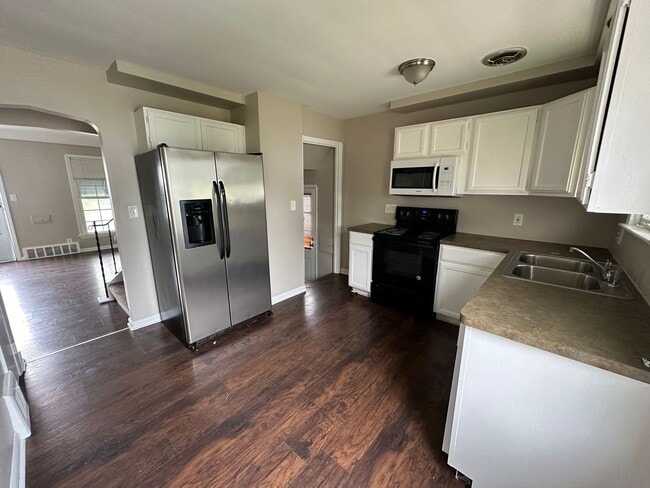 Building Photo - 3 Bedroom suite located at Garfield Heights