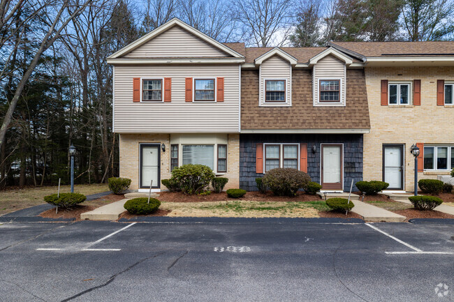 88 Golfview Dr Manchester, NH - Greenview Village Townhouses