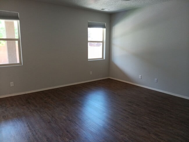 Building Photo - 5 Bedroom, 3 Bathroom Home! Schedule a Showing Today!