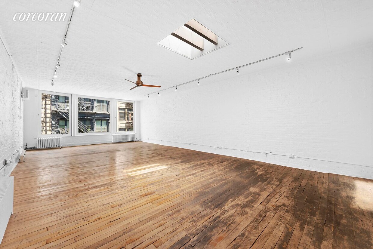 Primary Photo - 150 Spring St