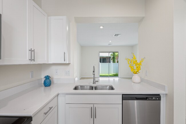 Foto del edificio - 6240 Fairmont Ln