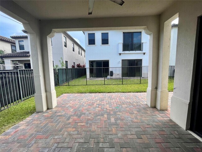 Foto del edificio - 3316 W 98th Pl